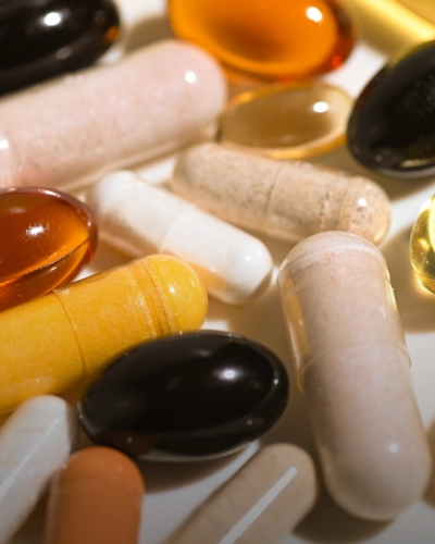 VITAMINS & MINERALS